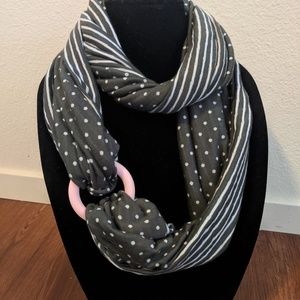 🍁 Reversible handmade teething scarf baby girl